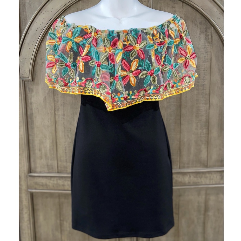Mini dress with a Mexican feel about it